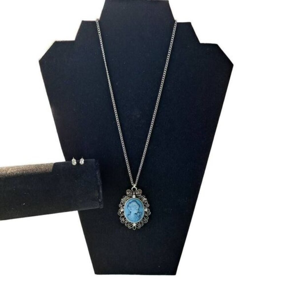 Cameo Necklace and Earring Set